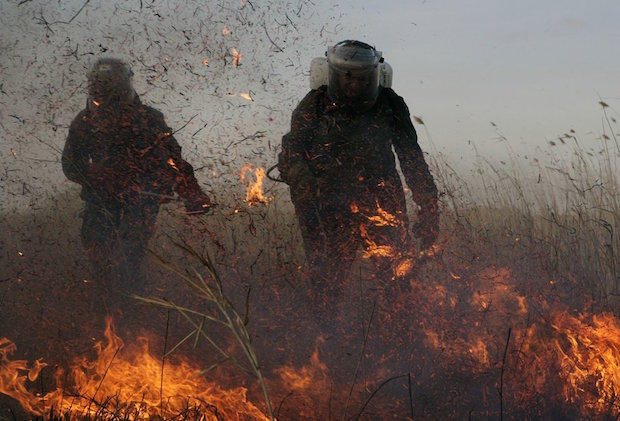 «Волонтеры. Игра с огнем»: первый документальный фильм на который собирали деньги в Сети готов к показу