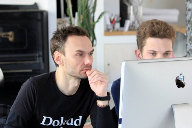 Участники и эксперты работают над видео. Фото: Юлия Крепкова.