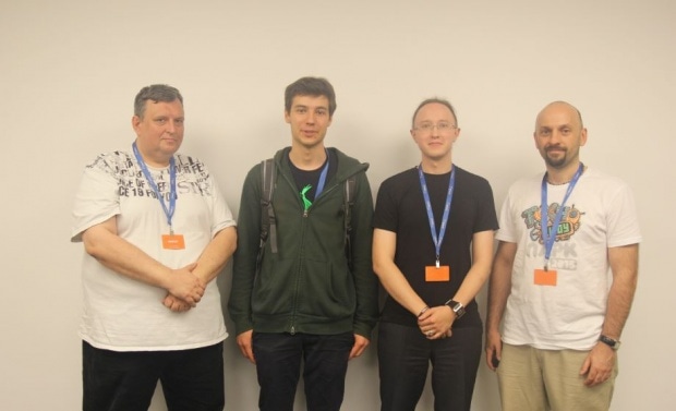 Иван Маркин, Сергей Матвеев и участники митапа. Фото: Мария Борисёнок