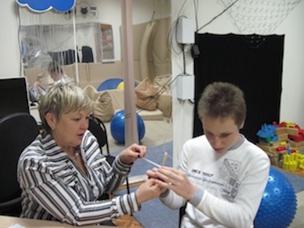 делаем руками (незрячий)