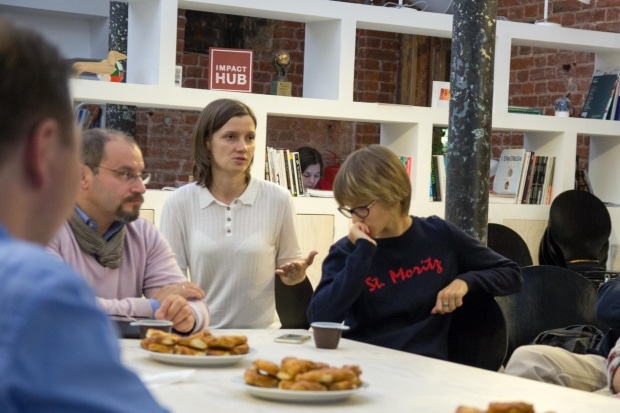 Татьяна Хандурова уверена, что главное сохранить в детях любознательность и показать, что ошибаться не страшно. Фото: Фёдор Корниенко