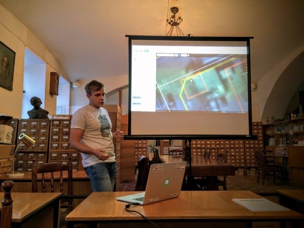 Лев Драгунов рассказал  об основах редактирования карты в OpenStreetMap на примере дорог и троп.