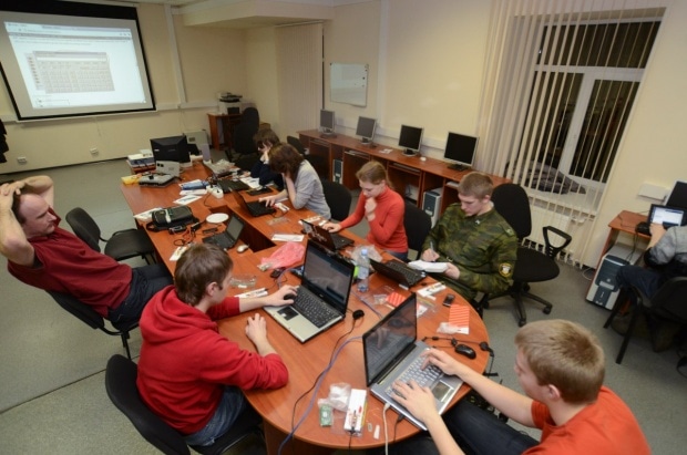 Рабочий день в ХакерСпэйсе. Фото предоставлено ХакерСпейсом.