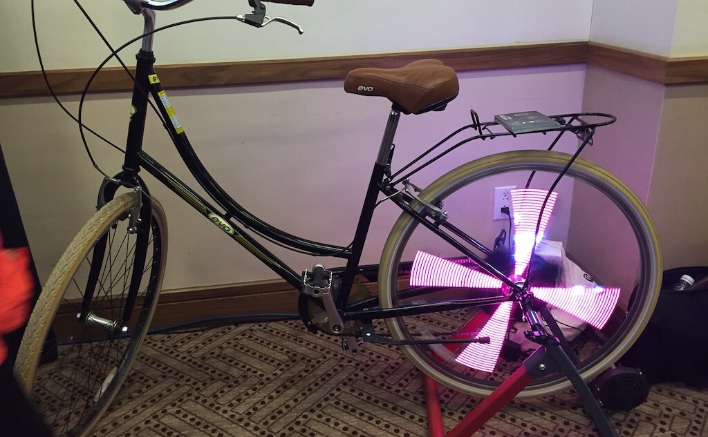 За счет постоянного движения сеть движущихся велосипедов в состоянии обеспечивать город постоянно обновляющимися данными. Фото: