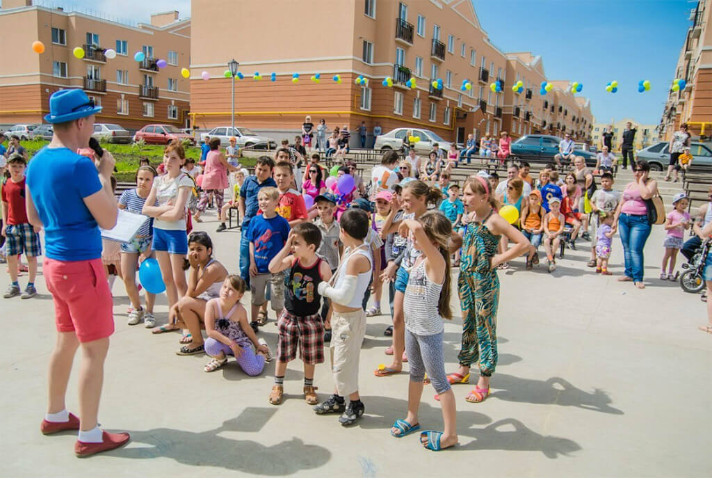 Жители микрорайона Крутые Ключи на Дне семьи. Фото: архив группы в Вконтакте.