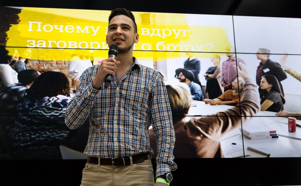 Артур Войтович Руководитель команды Brandzilla продуктовый дизайнер. Работал над созданием российского смартфона YotaPhone, YotaPhone 2 и поисковой системы Findo (ABBYY). Фото: Олег Гант.