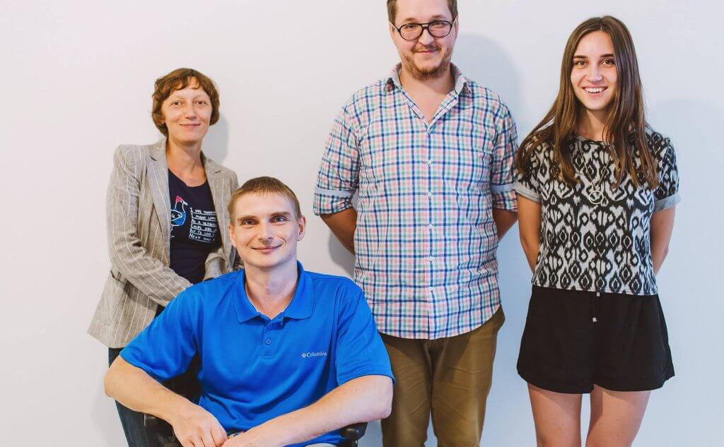 Иван со своей женой Надеждой и менеджерами «Сделано» – Сергеем Калугиным (менеджер объекта) и Олей Меркушевой (менеджер клиентского сервиса). Фото: страница «Сделано» в Facebook.