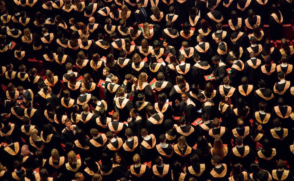 Центры по изучению социального эффекта успешно преодолели «стадию 1.0». Они привлекают всё большее финансирование от учебных заведений, факультетских спонсоров и состоятельных выпускников. Это при том, что конкуренция за деньги спонсоров высока. Фото: Unsplash. (CC0).