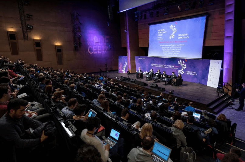 На конференции в Гданьске участники обсуждали новые формы демократии. Изображение из группы в Facebook www.facebook.com/epanstwo