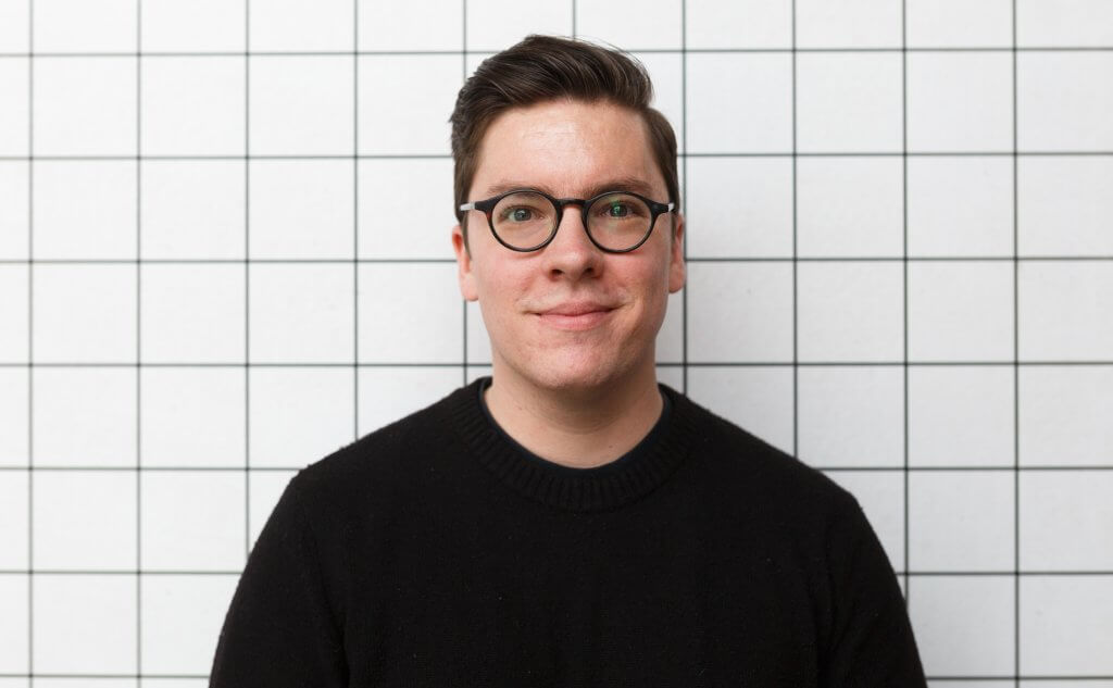 Студия Verynice, созданная Мэттью Маносом, разрабатывает дизайн-стратегии для крупных международных компаний, при этом половину заказов выполняет на некоммерческой основе. На фото: Мэттью Манос. Автор фото: Иван Гущин.