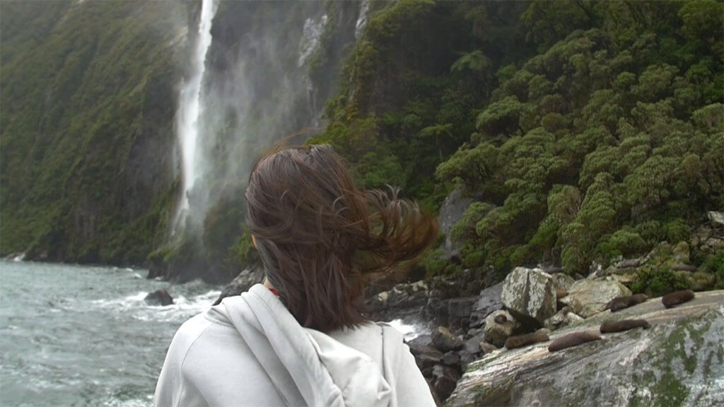 В 2014 году в ВКонтакте появилось сообщество «Гудсерфинг — путешествуй со смыслом». Участникам сообщества предлагали присоединиться в качестве волонтеров к различным экспедициям, походам и просто интересным проектам. Уже через год в группе было 20 тысяч участников, сейчас их более 50 тысяч