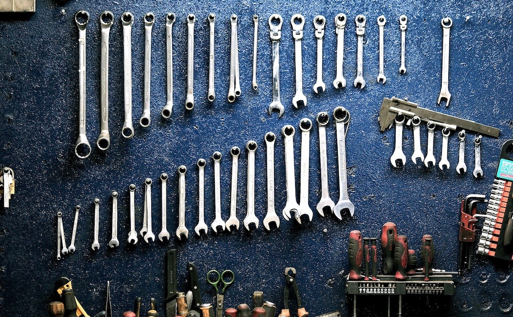 Эксперты «Инфометр» составили подборку сервисов, которые упростят работу с сайтом, улучшат работу юзабилити и помогут не нарушить законодательство, авторские права.