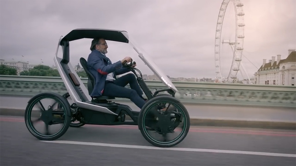 30 лет назад казалось, что у пенсионеров есть два возможных средства передвижения: в лучшем случае городской транспорт, в худшем — инвалидная коляска. Но ситуация поменялась. На чем сегодня ездят бабушки