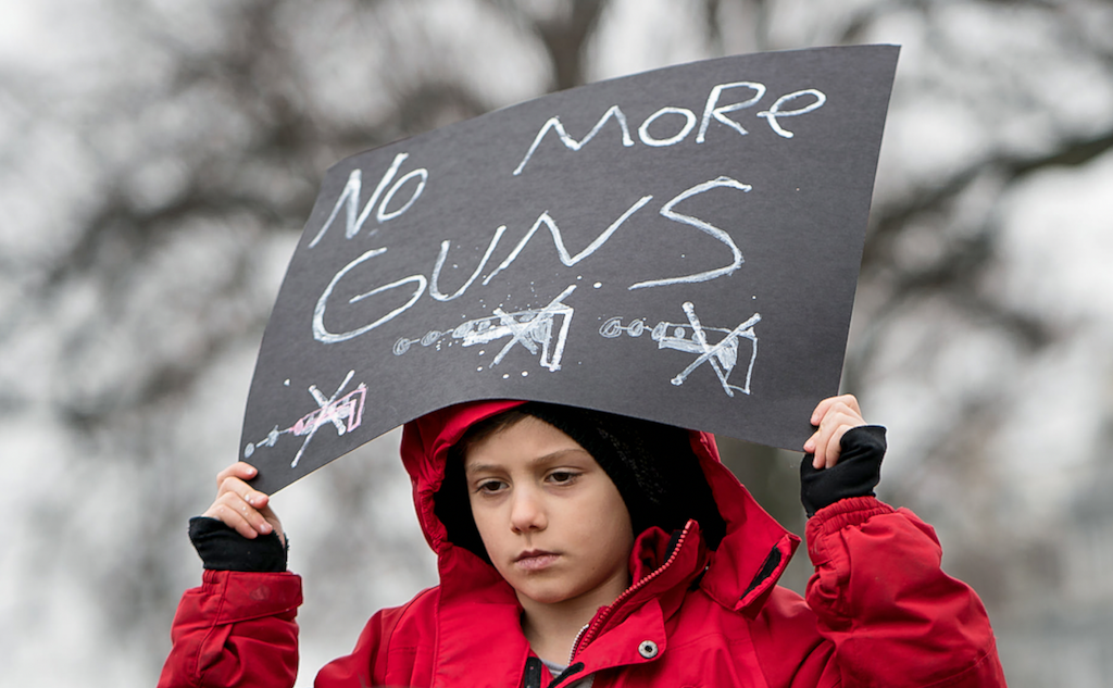 Лишь 39 процентов миллениалов заявляли, что хотят изменить мир. Среди Z таких желающих – 60 процентов. 37 процентов Z в течение последних 6 месяцев сделали пожертвование или работали волонтерами. 36 процентов рассказали, что занимались повышением информированности о какой-либо проблеме среди своих родственников и друзей. 23 процента заявили, что бойкотировали какую-то деятельность или кампанию. Фото: Lorie Shaull. flickr.com (CC BY-SA 2.0)