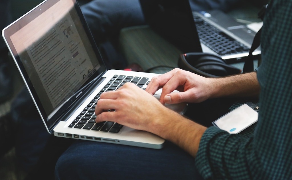 Консультации проводят главный редактор сайта te-st.org Олег Гант и заместитель главного редактора Наталья Баранова.Фото: Pexels.com (CC0).