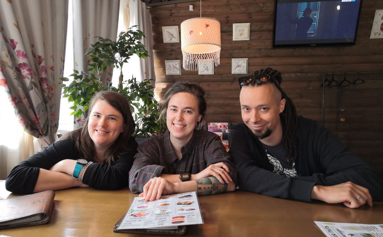 Мария Алешина, Настя Раца и Денис Пономарев после 3 дней мастерской. Фото: Мария Борисёнок.