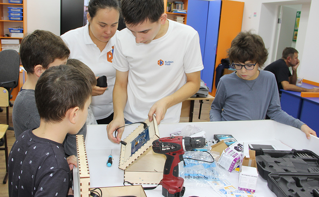 В Чебоксары школьники собирали и программировали компьютеры