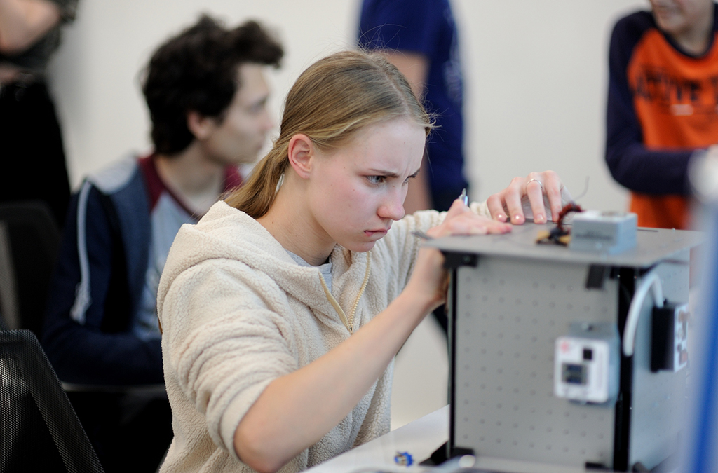 Навыки программирования коптеров сегодняшним старшеклассникам пригодятся через несколько лет. Фото: Уральский клуб нового образования