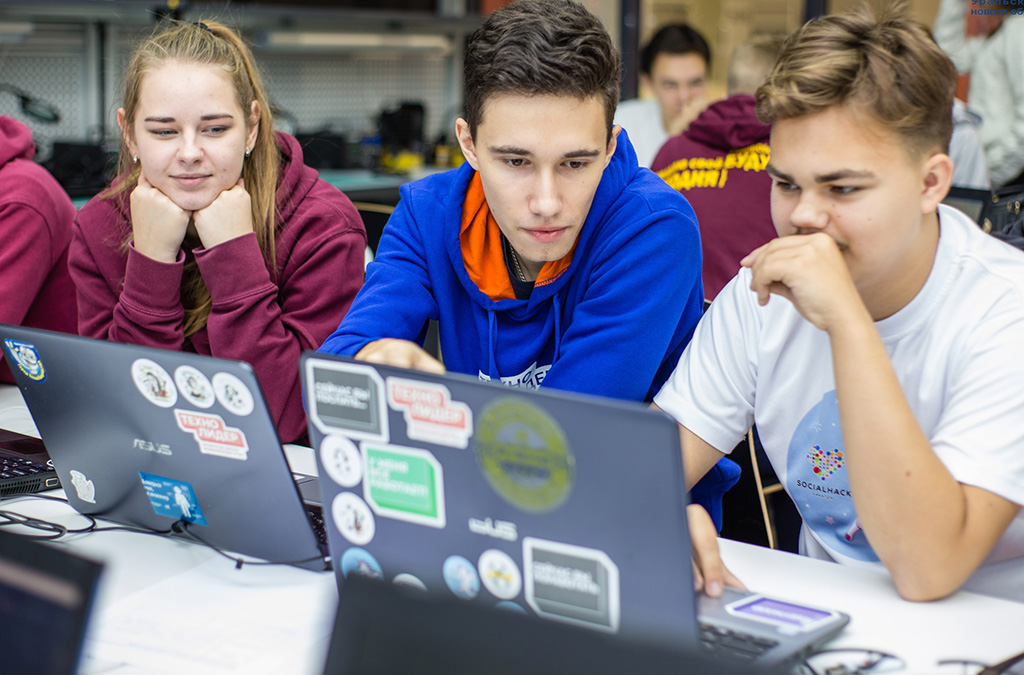 Участники хакатона «Aeronet for beginner»