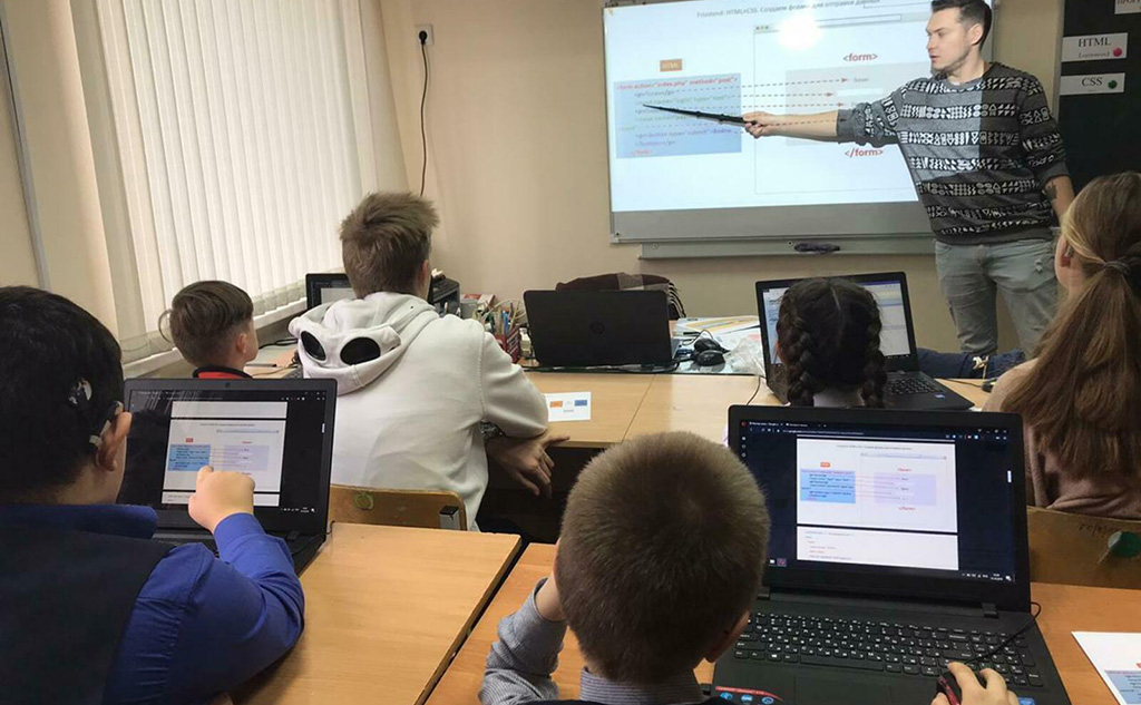 Участники мастер-класса. Фото: БФ "Личное участие" 