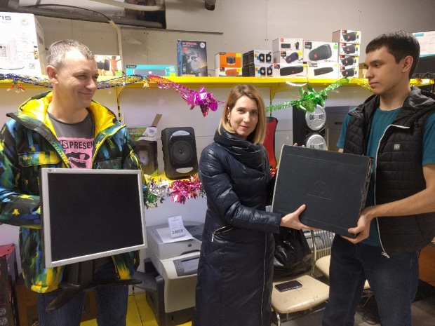 Передача техники центру «Творчество». Изображение: «Технодар».