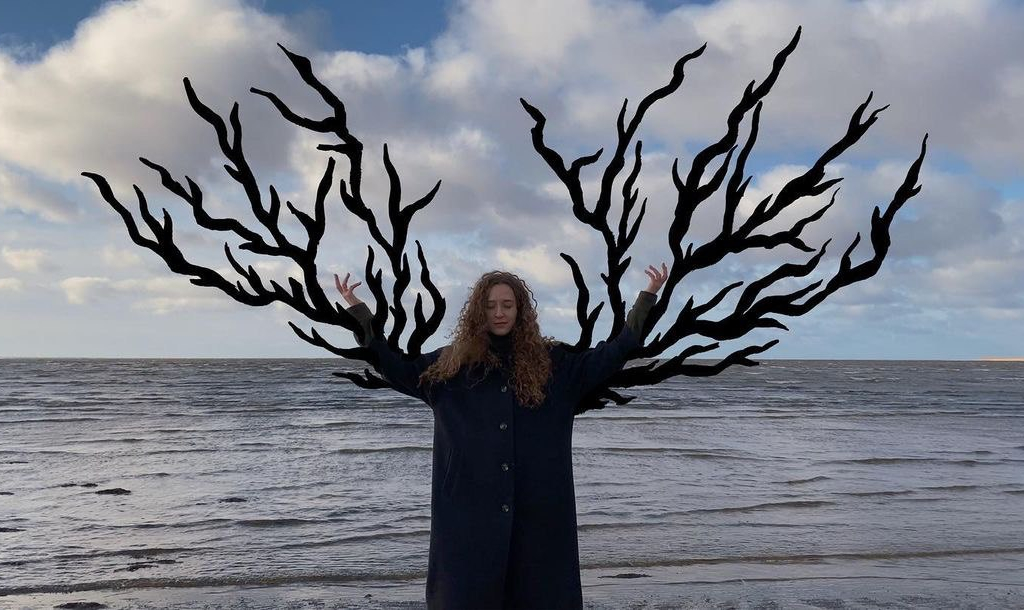 Кадр из видео «Древо», 2021 год. Алиса Горшенина. Источник: Instagram Алисы